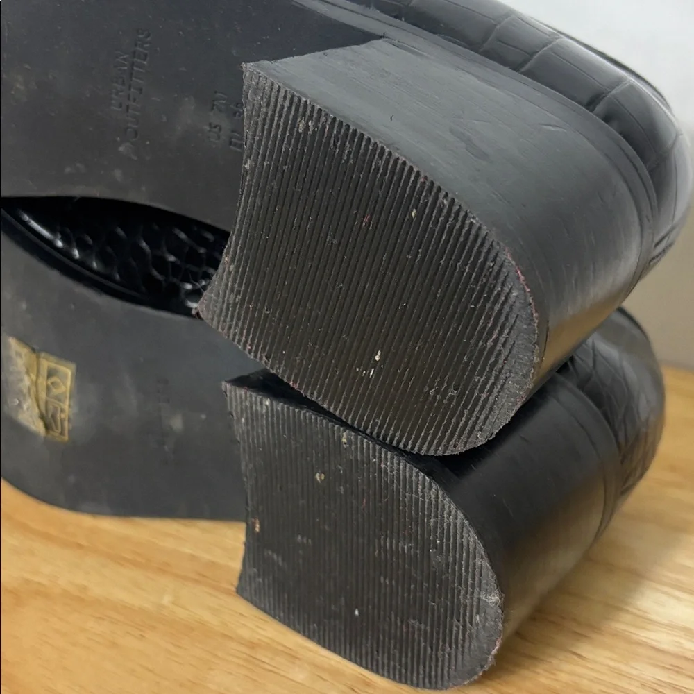 Urban Outfitters Black Croc Print Loafers with Heel and gold chain accent size 7 - Picture 9 of 11